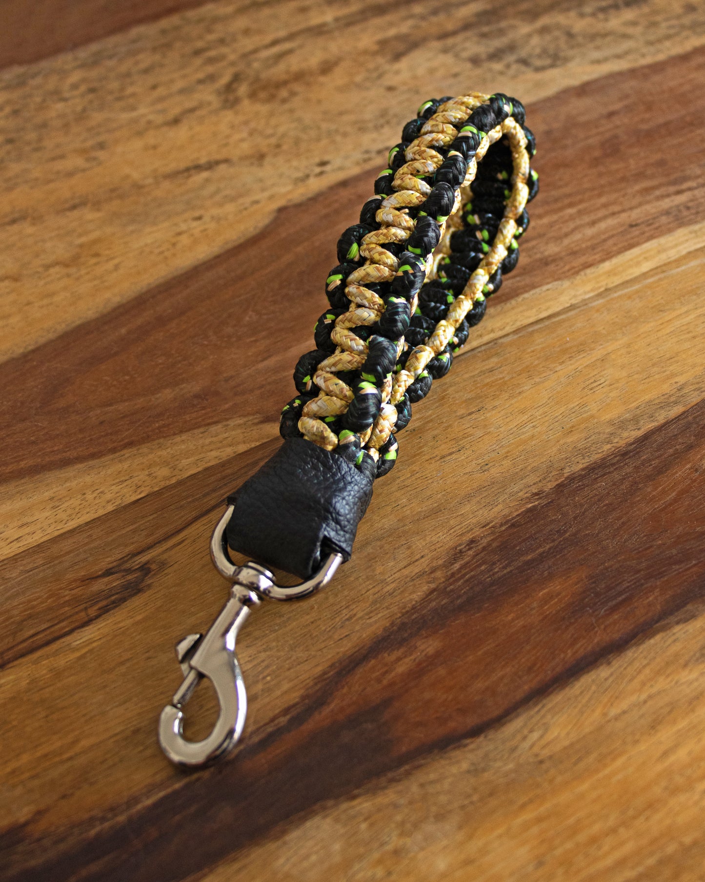 Macrame Short Leash | Black & Gold