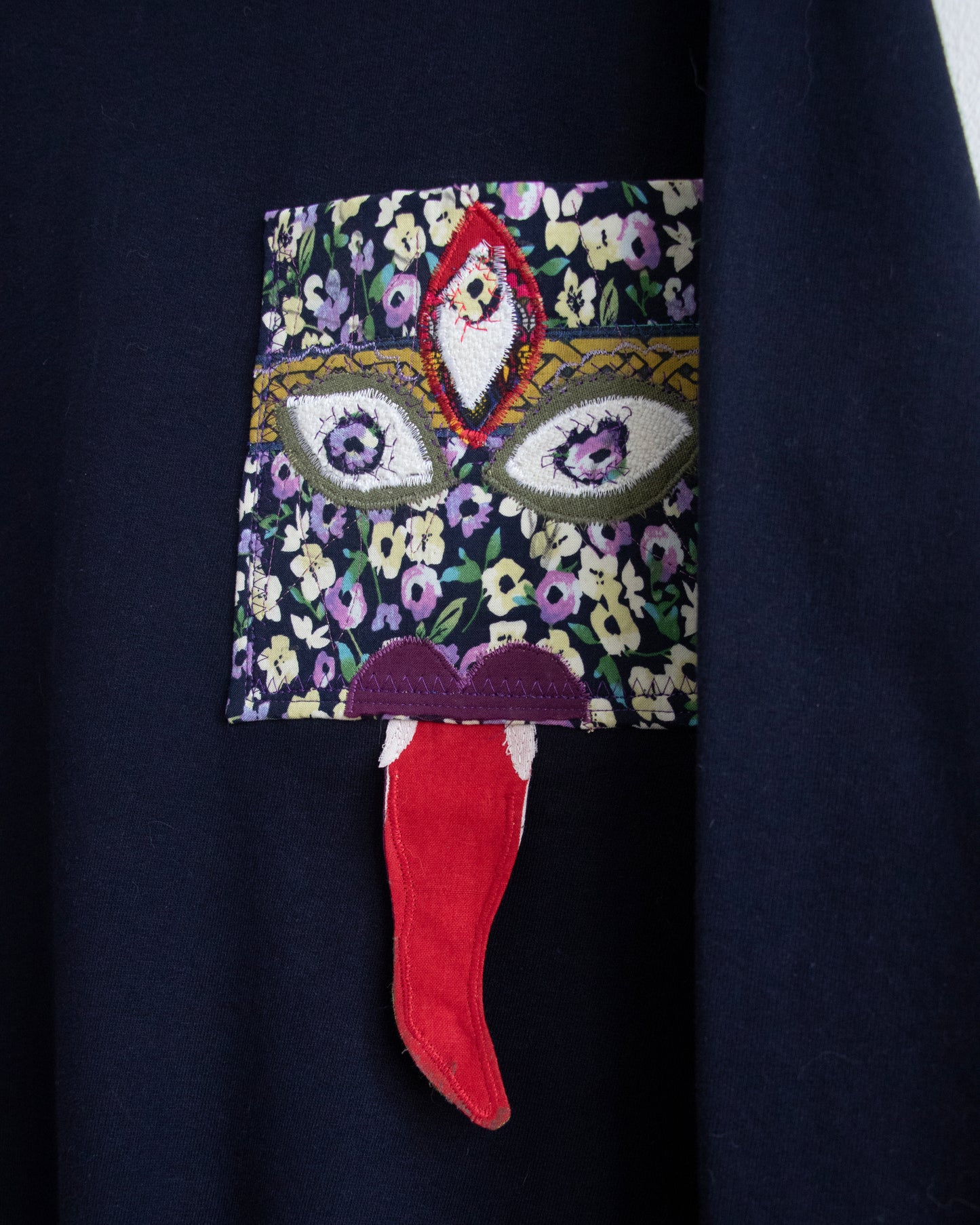 Dark Queen of Hearts | Pocket Sweatshirt