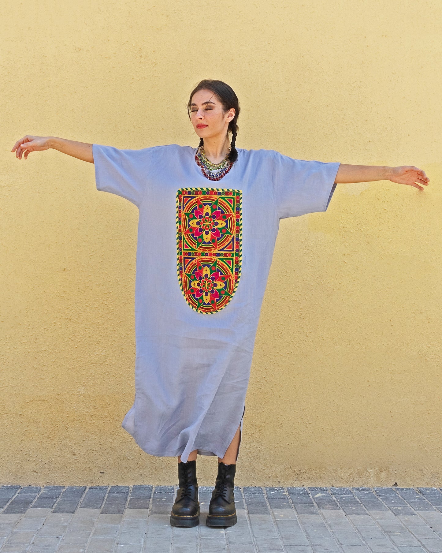 Knir | Embroidered Linen Shift Dress